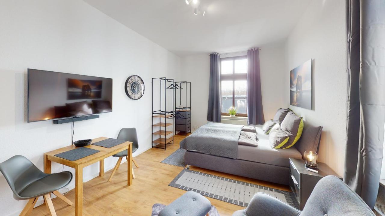 Sweethome - Zentral - Kueche & Parkplatz, Wifi Halle  Buitenkant foto