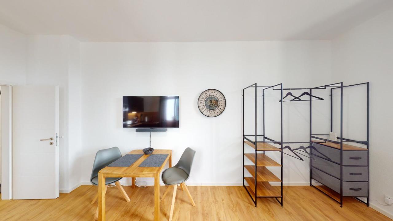 Sweethome - Zentral - Kueche & Parkplatz, Wifi Halle  Buitenkant foto