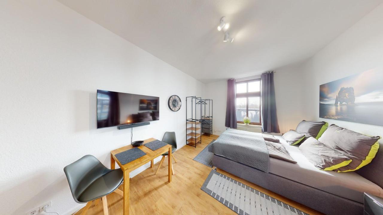 Sweethome - Zentral - Kueche & Parkplatz, Wifi Halle  Buitenkant foto