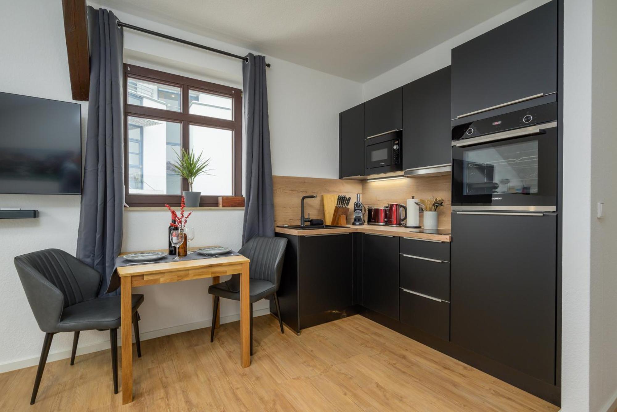 Sweethome - Zentral - Kueche & Parkplatz, Wifi Halle  Buitenkant foto