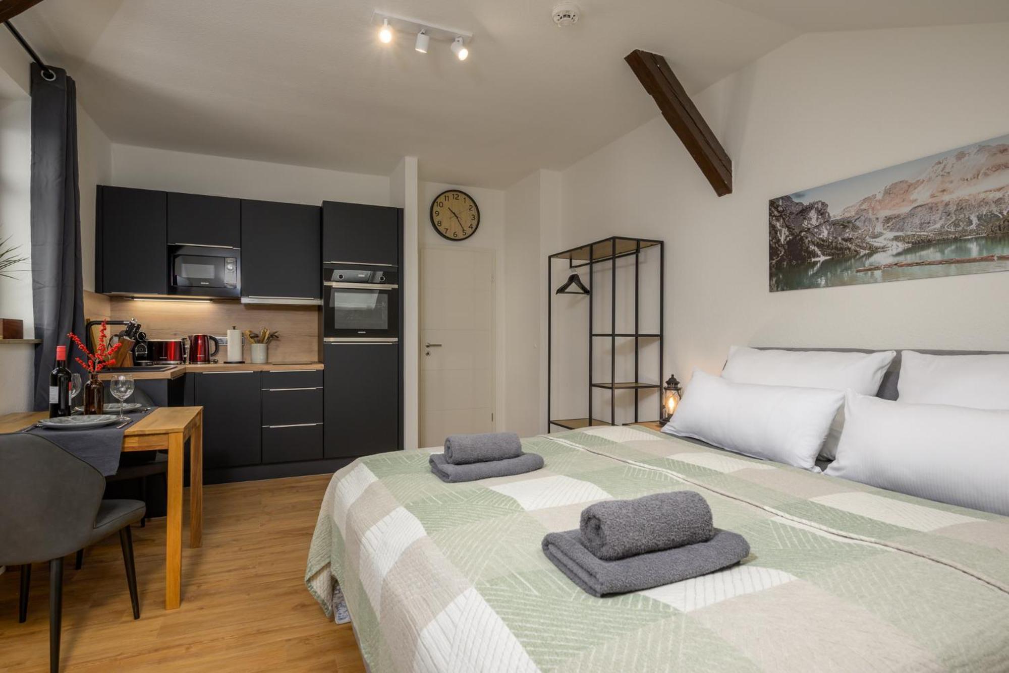 Sweethome - Zentral - Kueche & Parkplatz, Wifi Halle  Buitenkant foto
