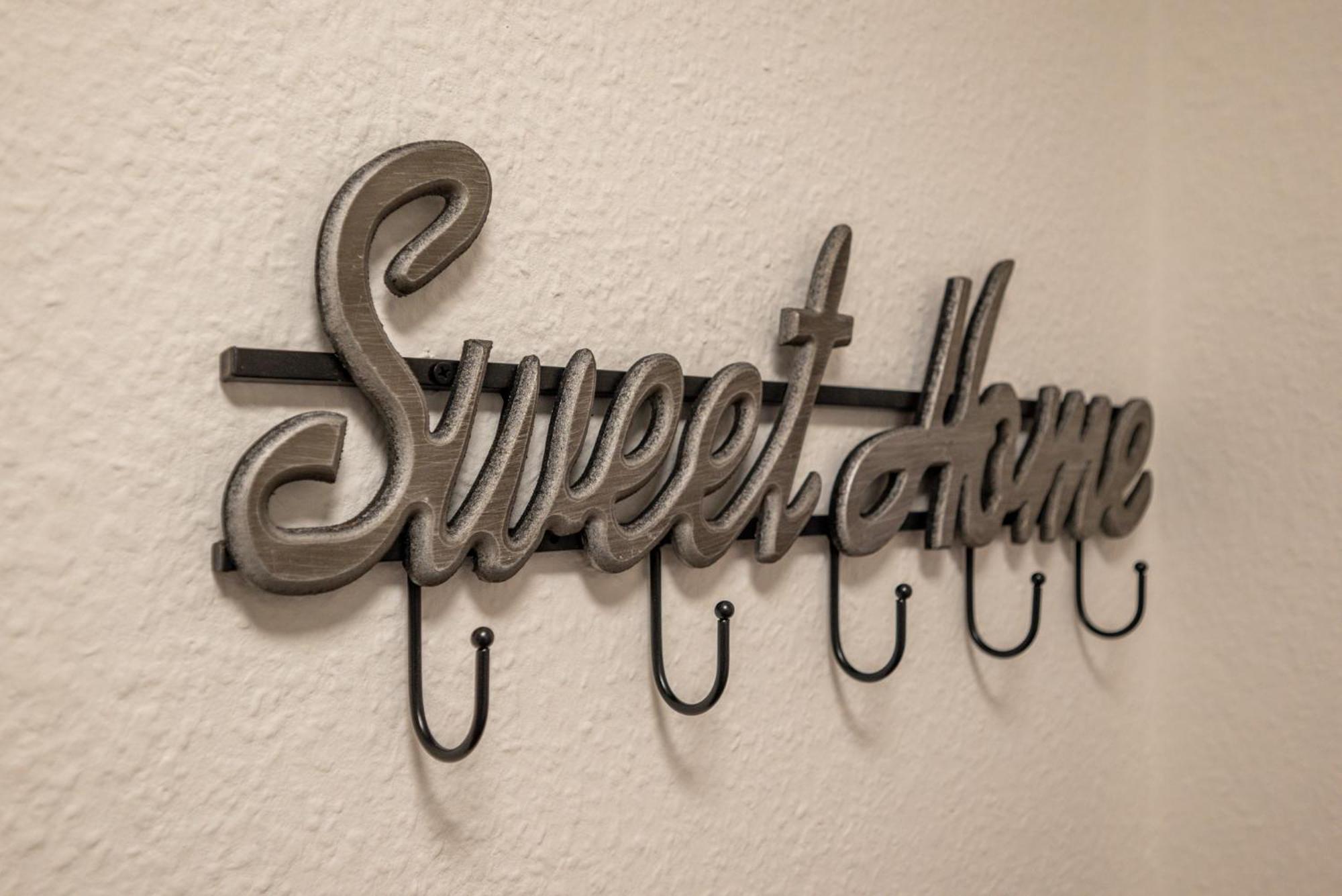 Sweethome - Zentral - Kueche & Parkplatz, Wifi Halle  Buitenkant foto