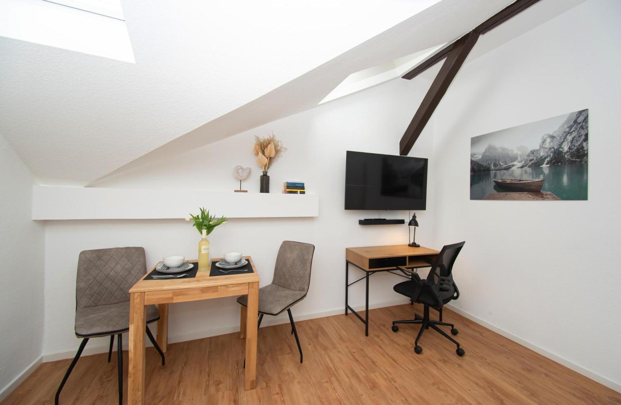 Sweethome - Zentral - Kueche & Parkplatz, Wifi Halle  Buitenkant foto