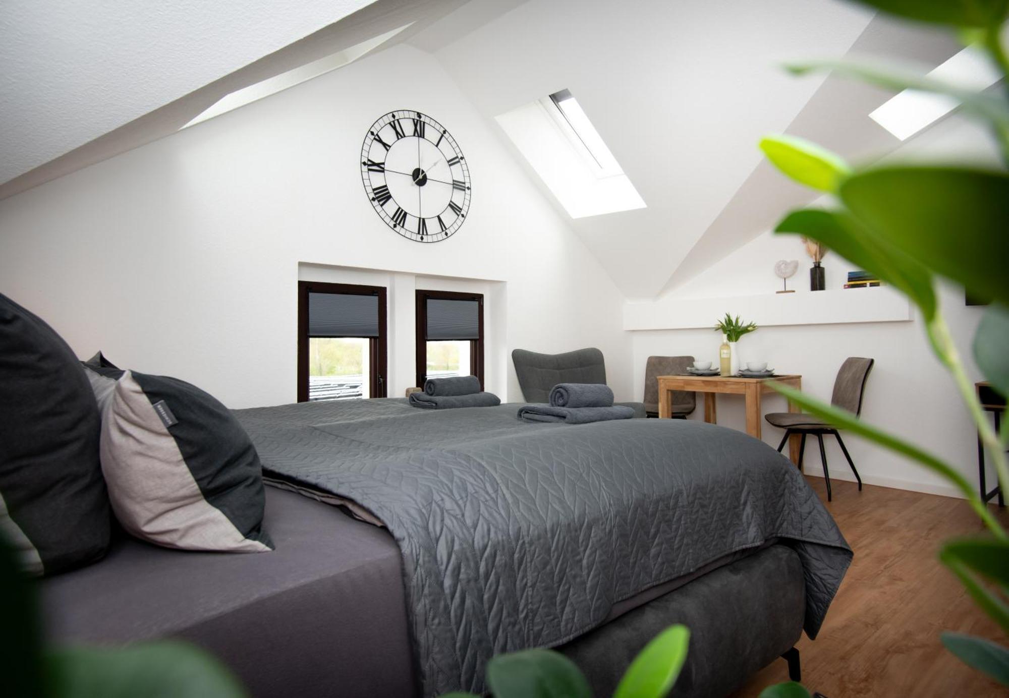 Sweethome - Zentral - Kueche & Parkplatz, Wifi Halle  Buitenkant foto