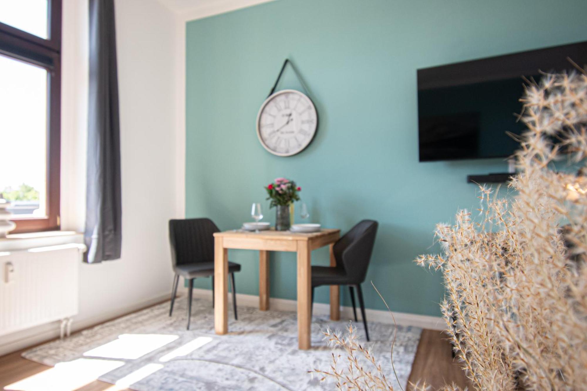 Sweethome - Zentral - Kueche & Parkplatz, Wifi Halle  Buitenkant foto