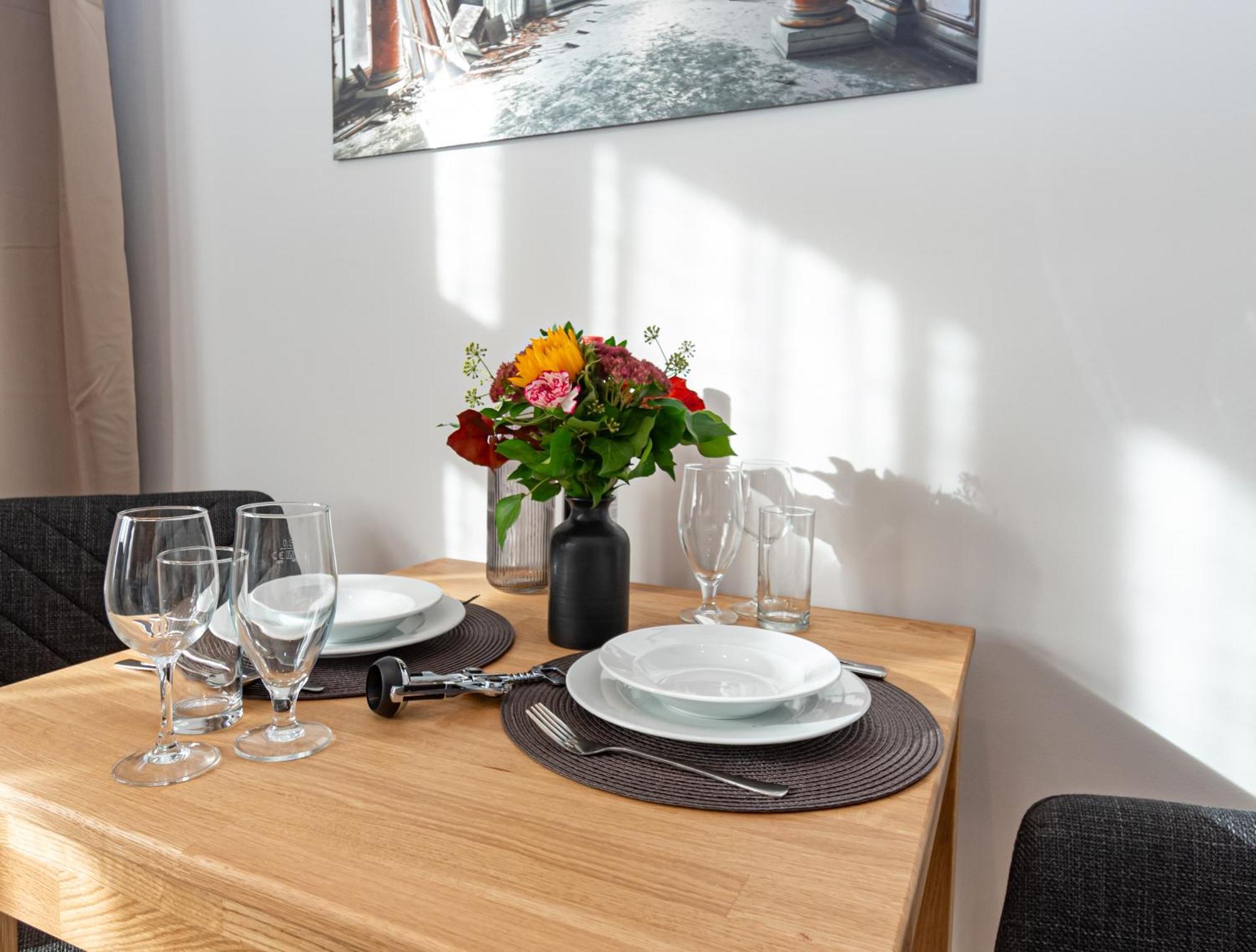 Sweethome - Zentral - Kueche & Parkplatz, Wifi Halle  Buitenkant foto