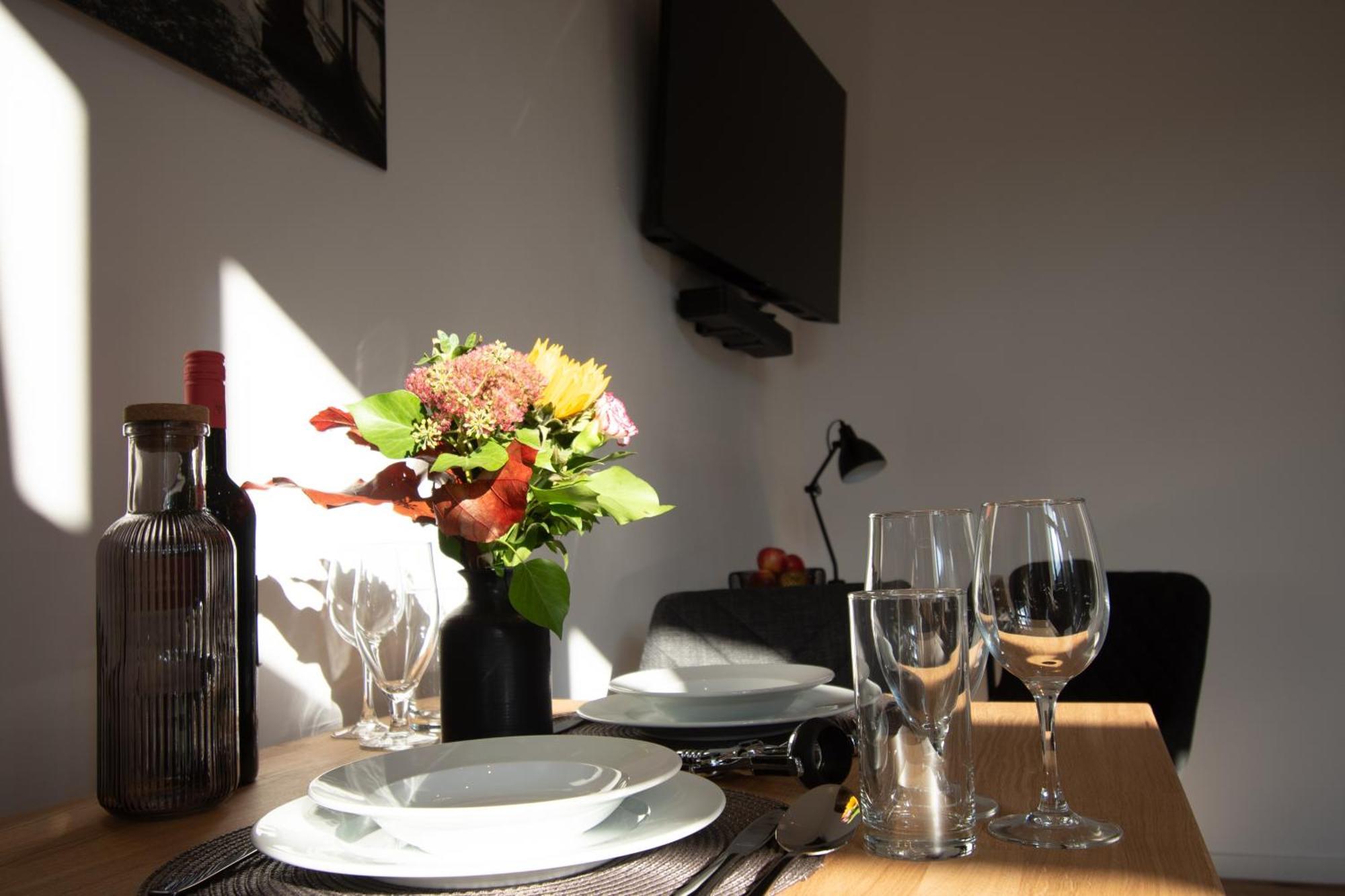 Sweethome - Zentral - Kueche & Parkplatz, Wifi Halle  Buitenkant foto