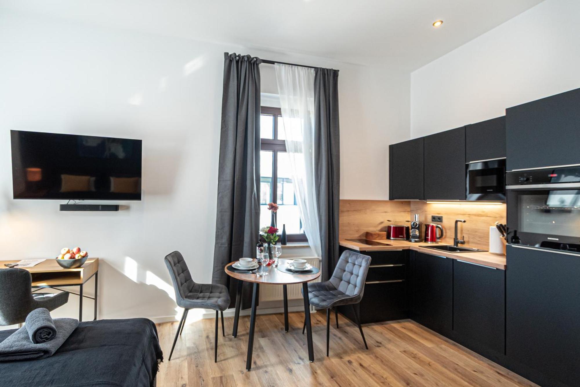 Sweethome - Zentral - Kueche & Parkplatz, Wifi Halle  Buitenkant foto