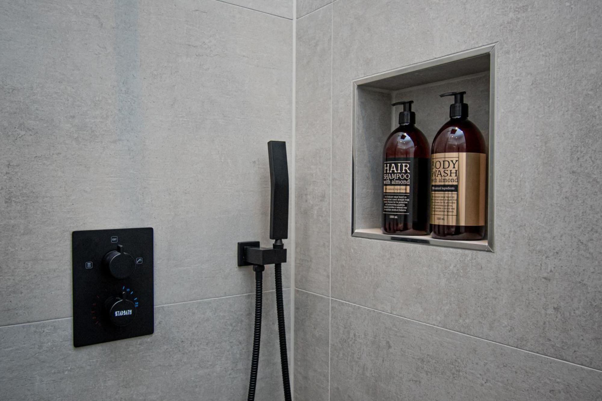 Sweethome - Zentral - Kueche & Parkplatz, Wifi Halle  Buitenkant foto